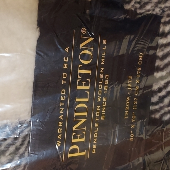 Pendleton Rob Roy Plaid Faux Fur Throw - Picture 4 of 9